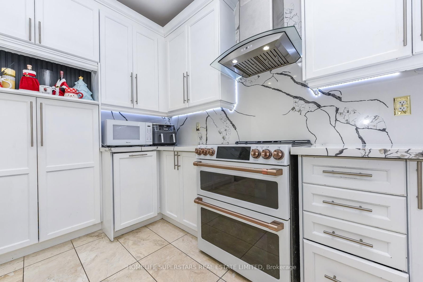 36 Lucky Lane • Brampton, ON photo 3
