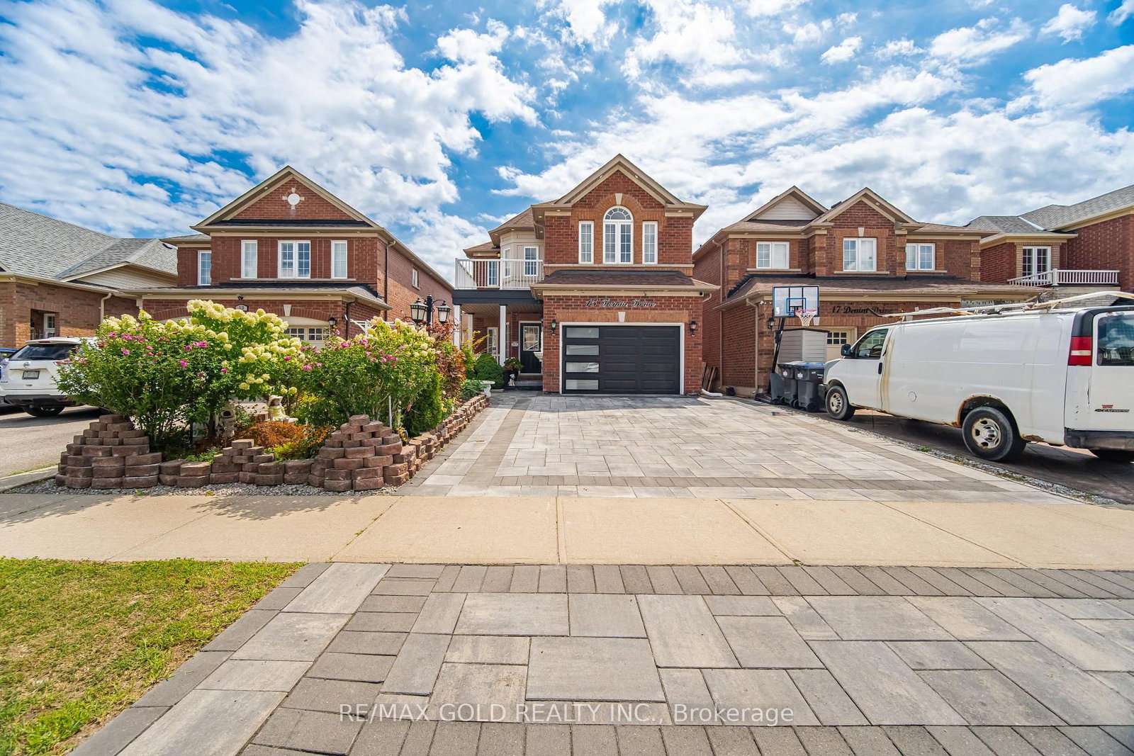 15 Denim Drive • Brampton, ON photo 3