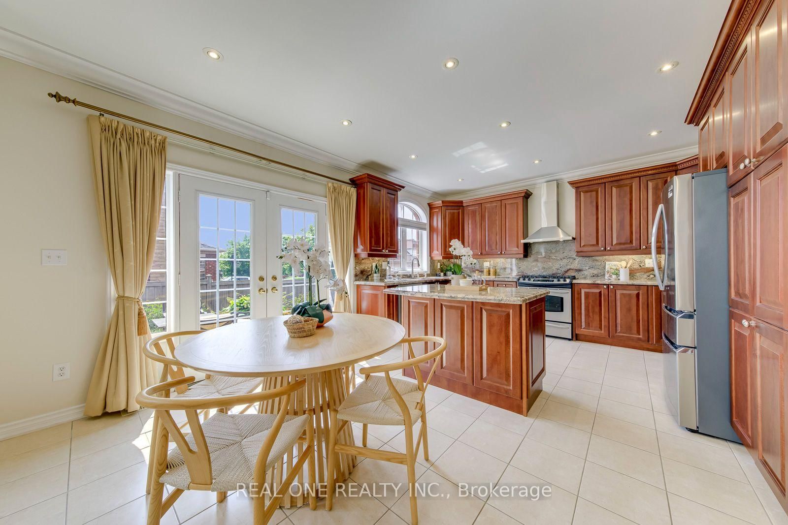 2298 Salcome Drive • Oakville, ON photo 14