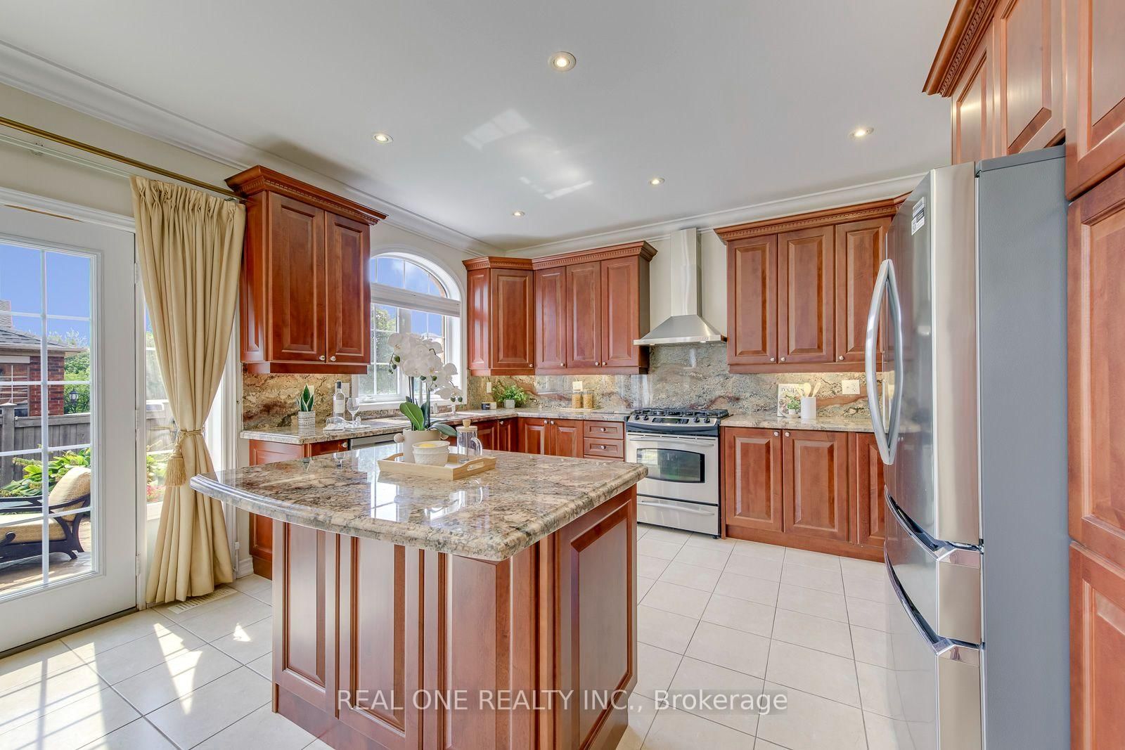 2298 Salcome Drive • Oakville, ON photo 18