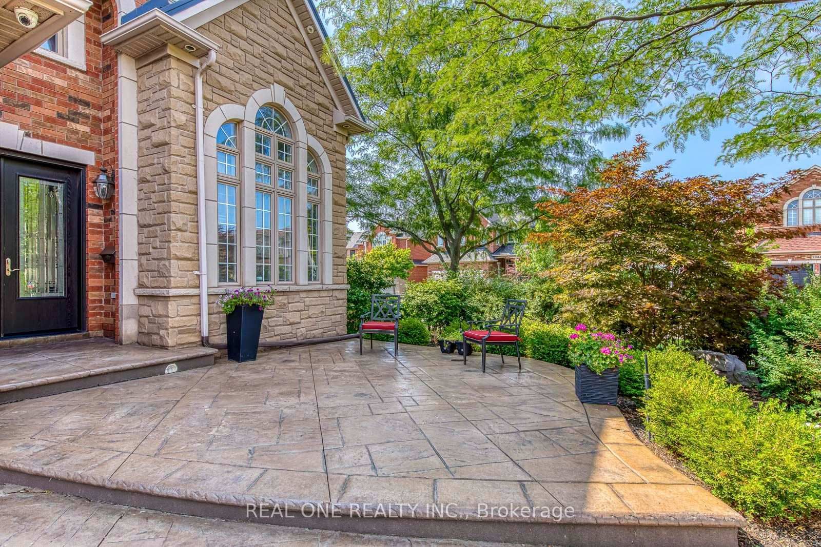 2298 Salcome Drive • Oakville, ON photo 4