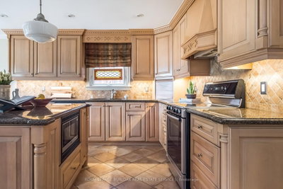 1729 Riverbend Court • Mississauga, ON photo 9