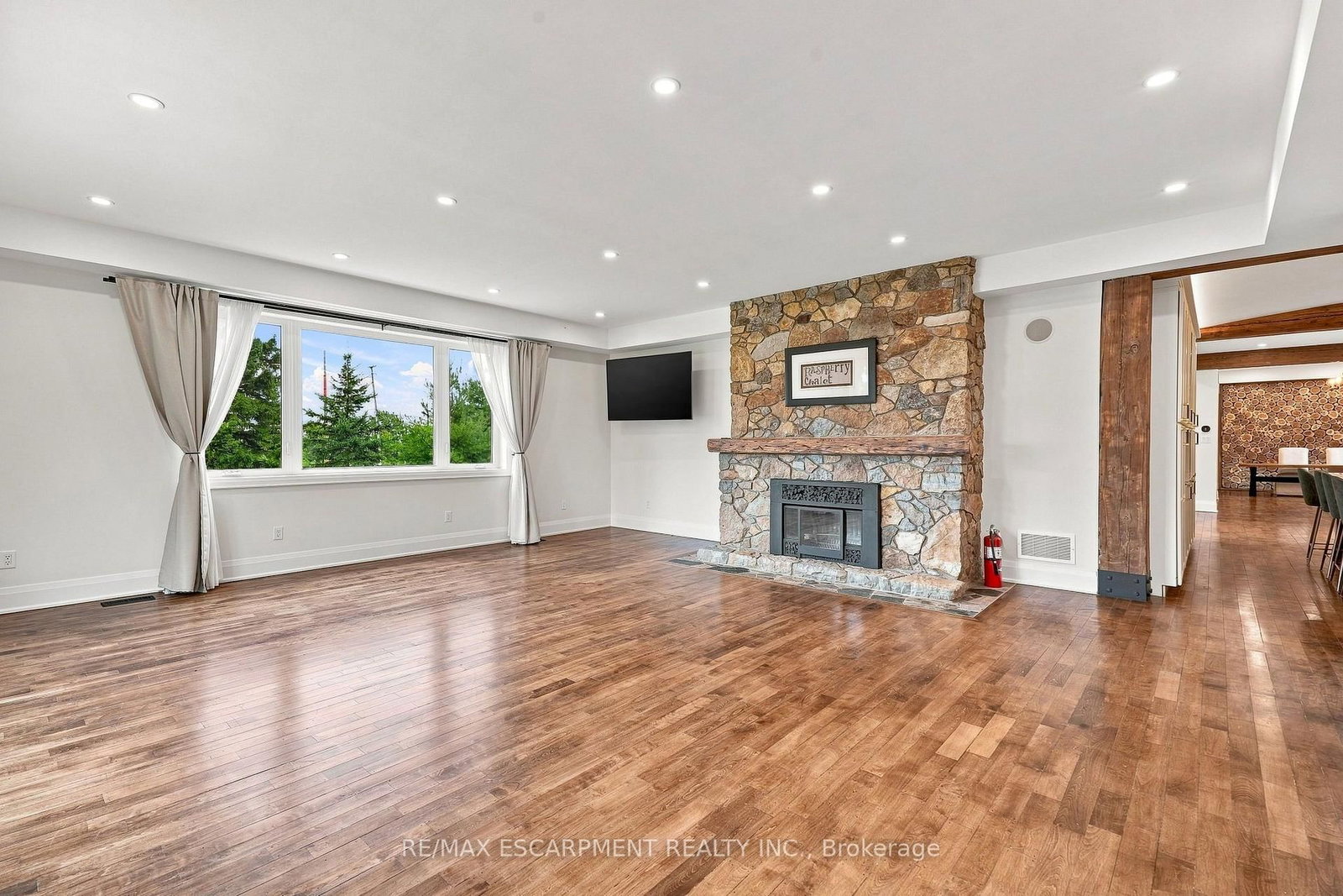 2019 Dundas Street • Burlington, ON photo 14