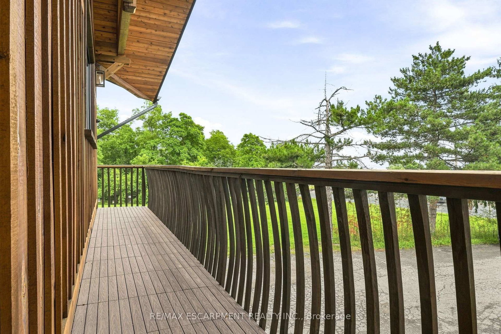 2019 Dundas Street • Burlington, ON photo 17