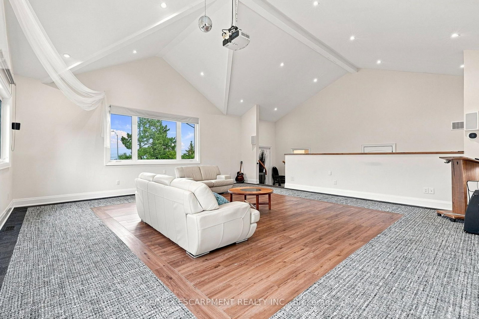 2019 Dundas Street • Burlington, ON photo 18