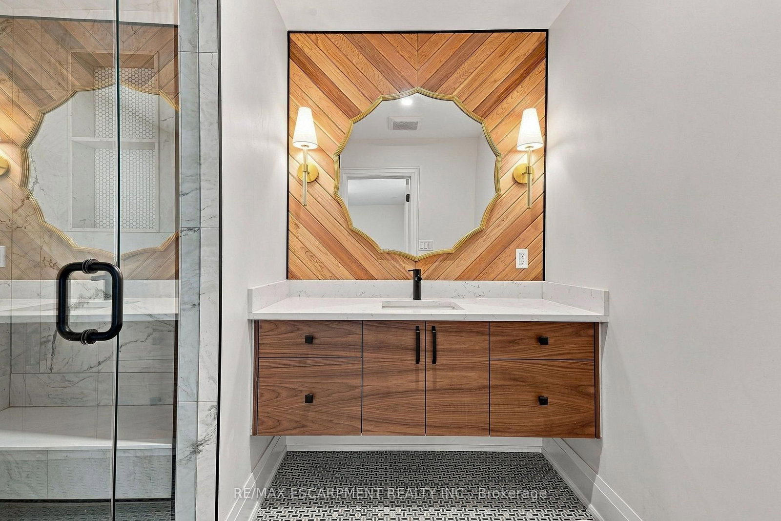 2019 Dundas Street • Burlington, ON photo 21