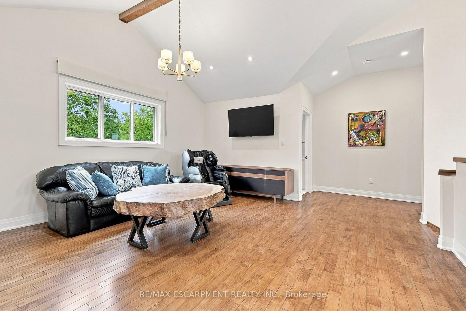 2019 Dundas Street • Burlington, ON photo 24