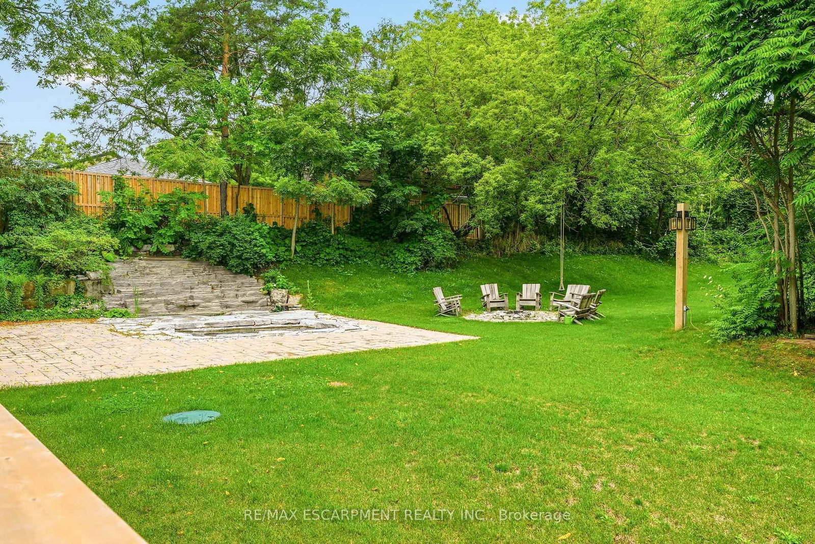2019 Dundas Street • Burlington, ON photo 38