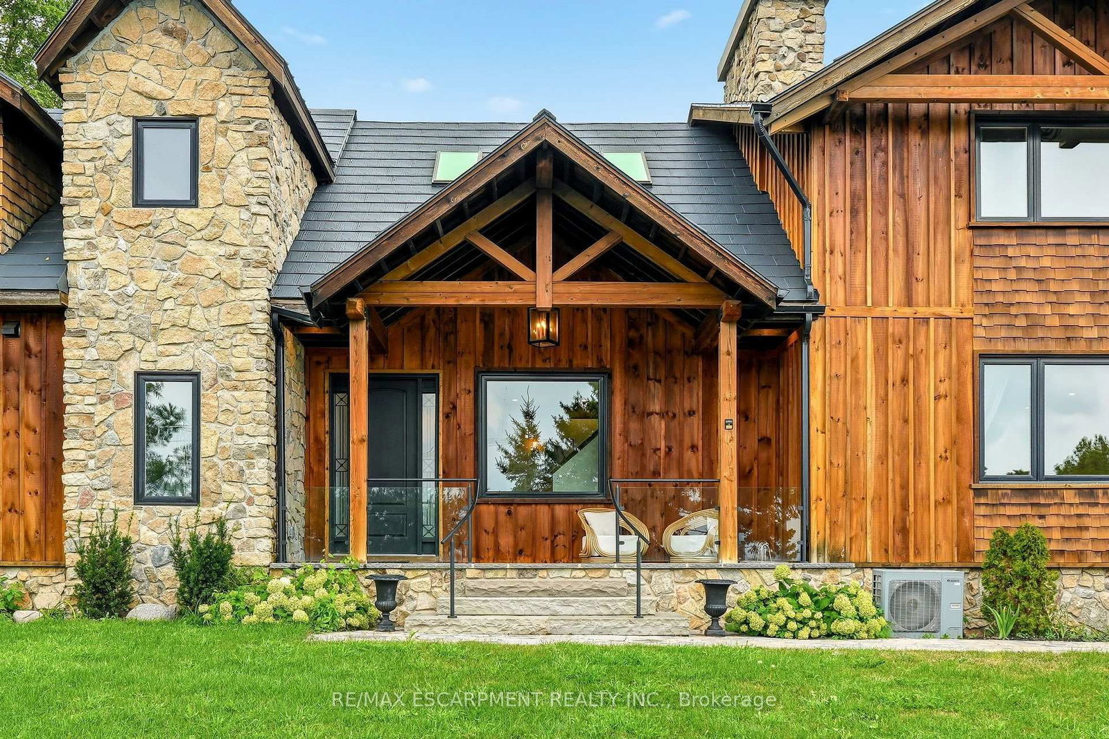 2019 Dundas Street • Burlington, ON photo 4