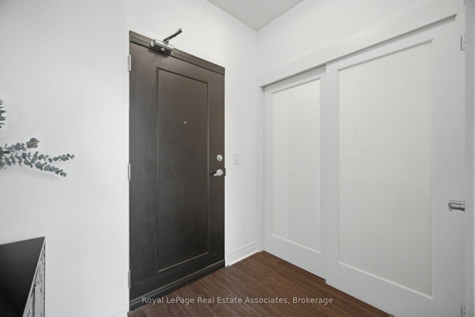220 Burnhamthorpe Road W • #305 • Mississauga, ON photo 5