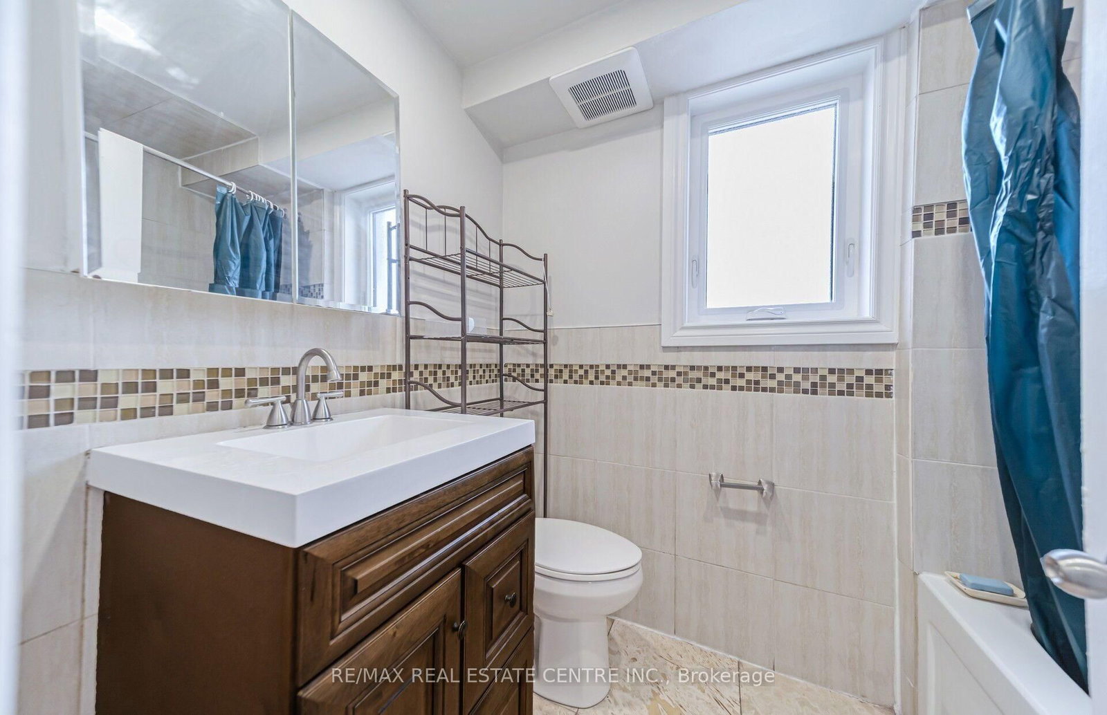 22 Neames Crescent • Toronto, ON photo 18