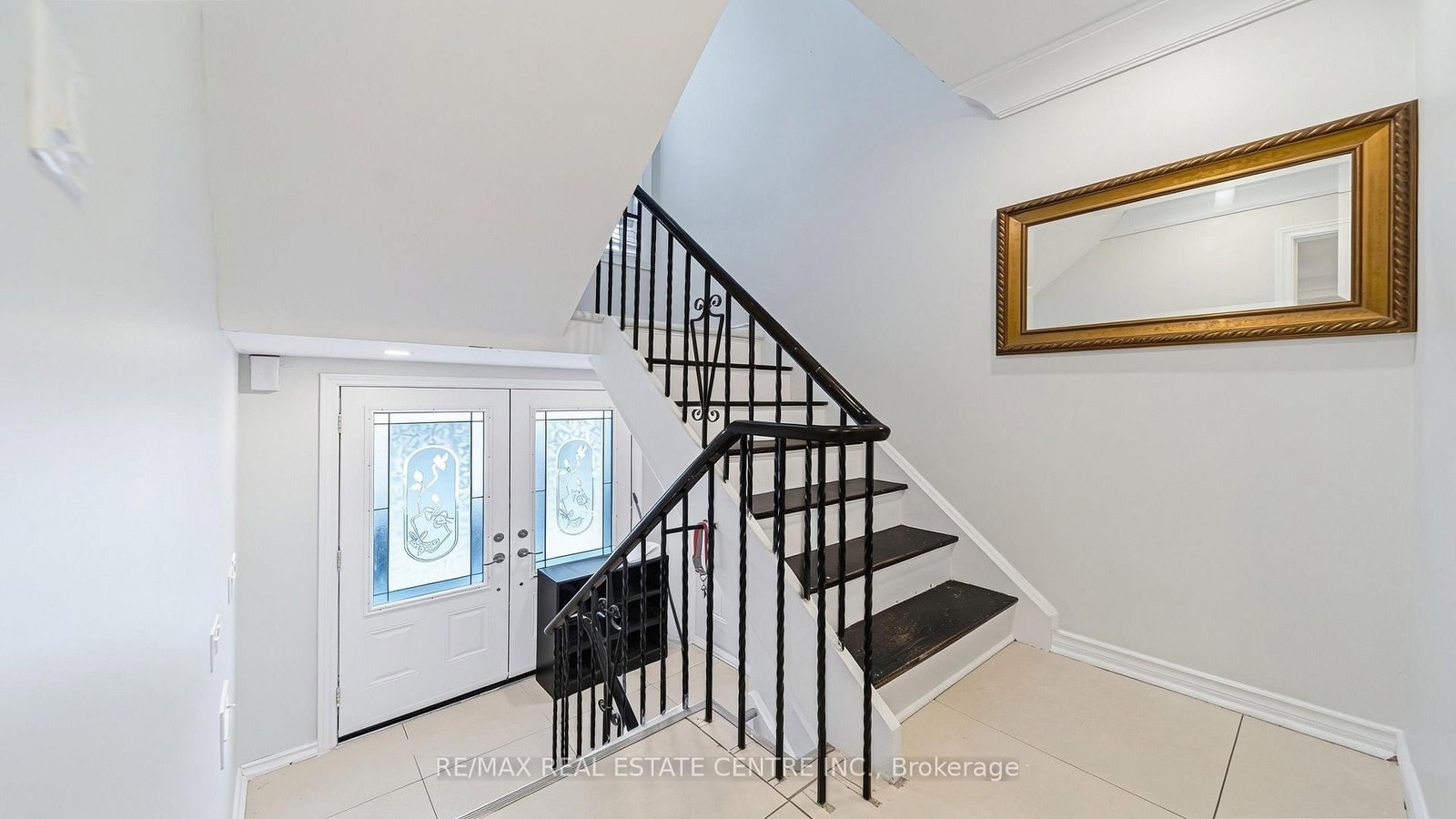 22 Neames Crescent • Toronto, ON photo 4