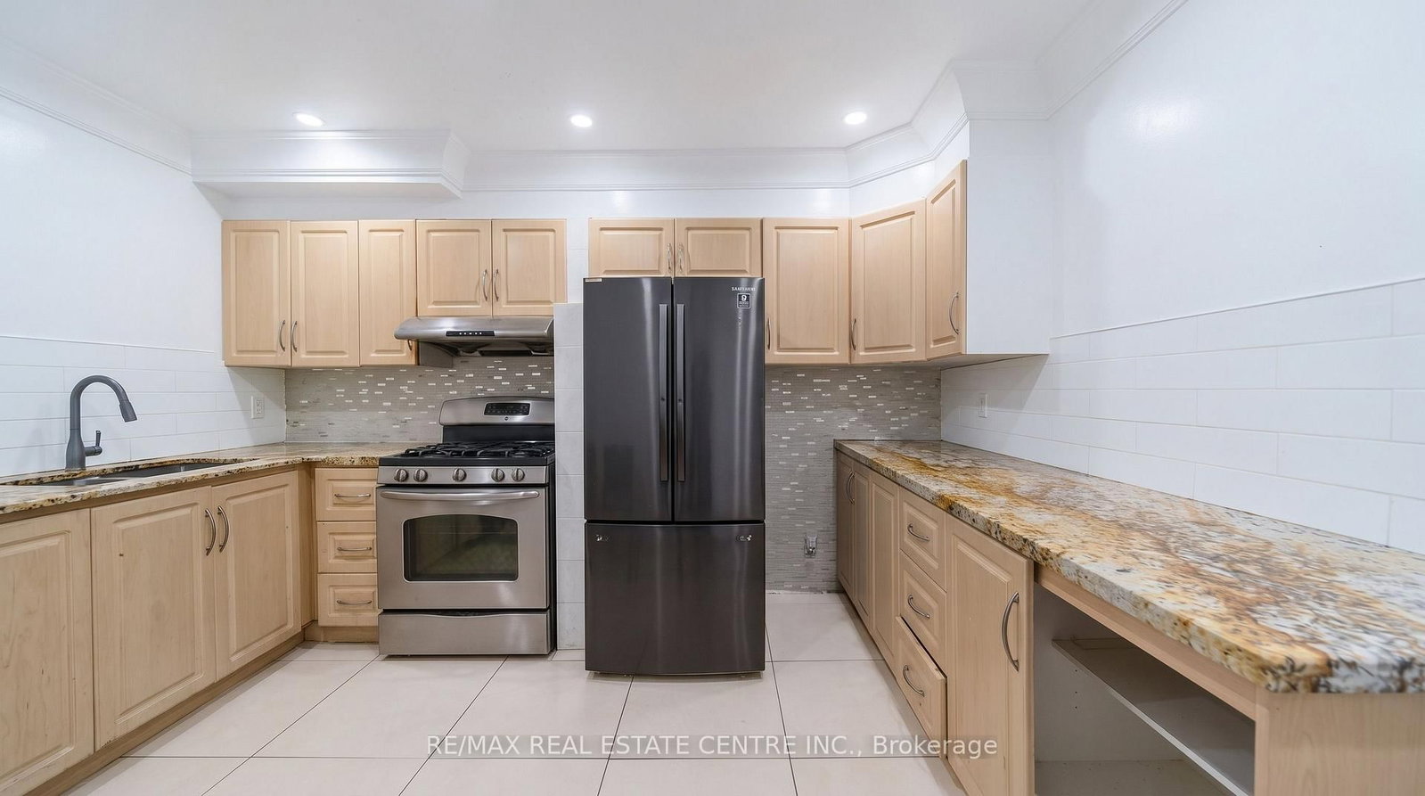 22 Neames Crescent • Toronto, ON photo 5