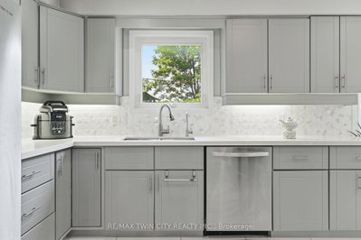 512 Hawthorne Crescent • Milton, ON photo 8
