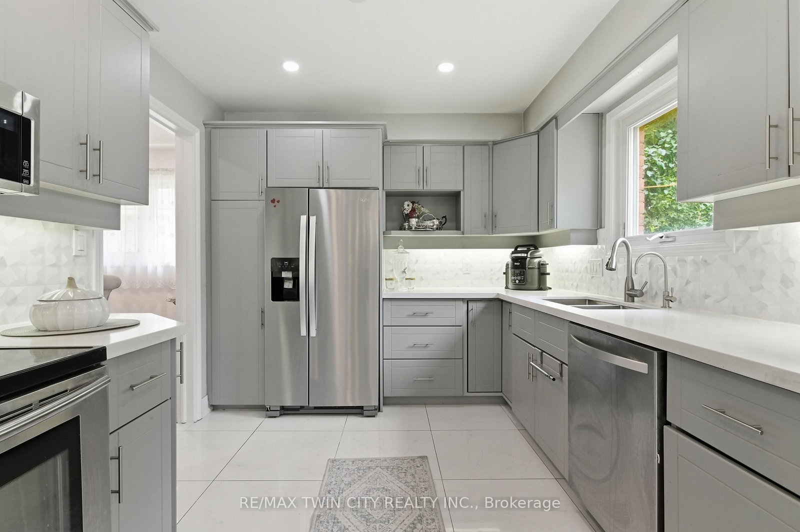 512 Hawthorne Crescent • Milton, ON photo 9