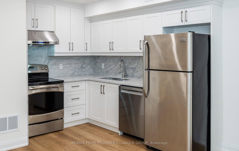 45 Astoria Ave photo 4