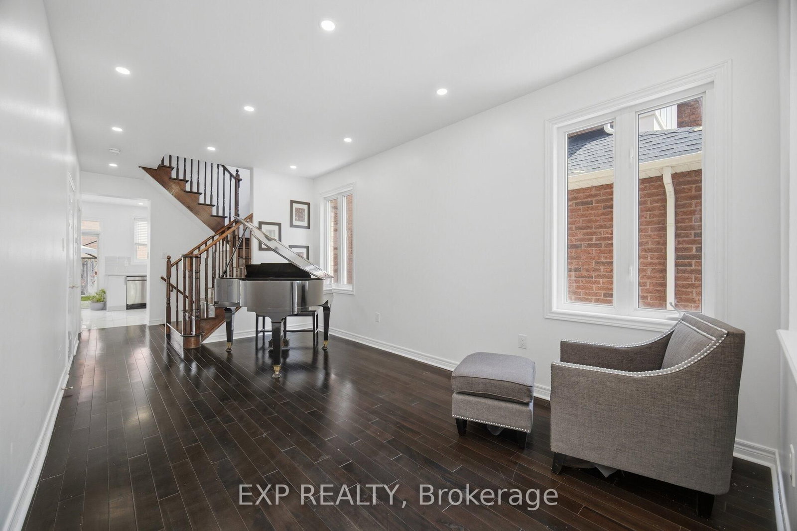 363 Holmes Crescent • Milton, ON photo 4