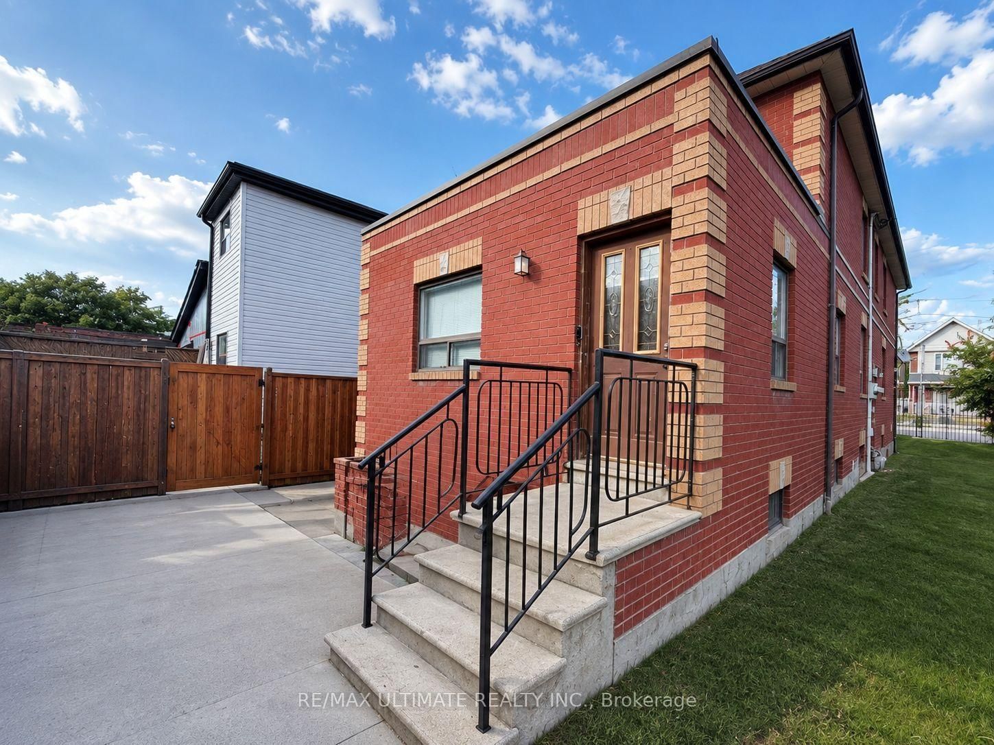 1440 DUFFERIN Street • Toronto, ON photo 16