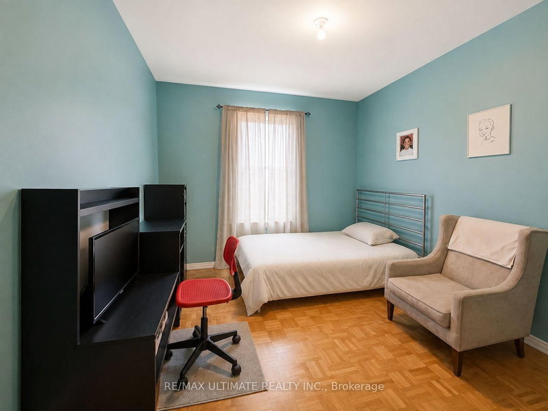 1440 DUFFERIN St photo 5
