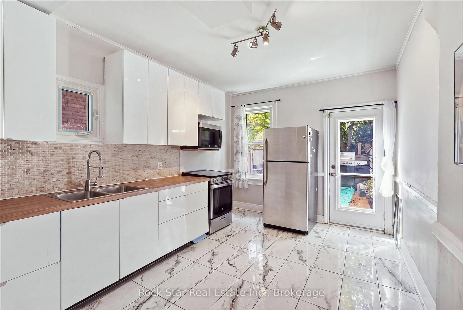 1259 Davenport Road • Toronto, ON photo 8