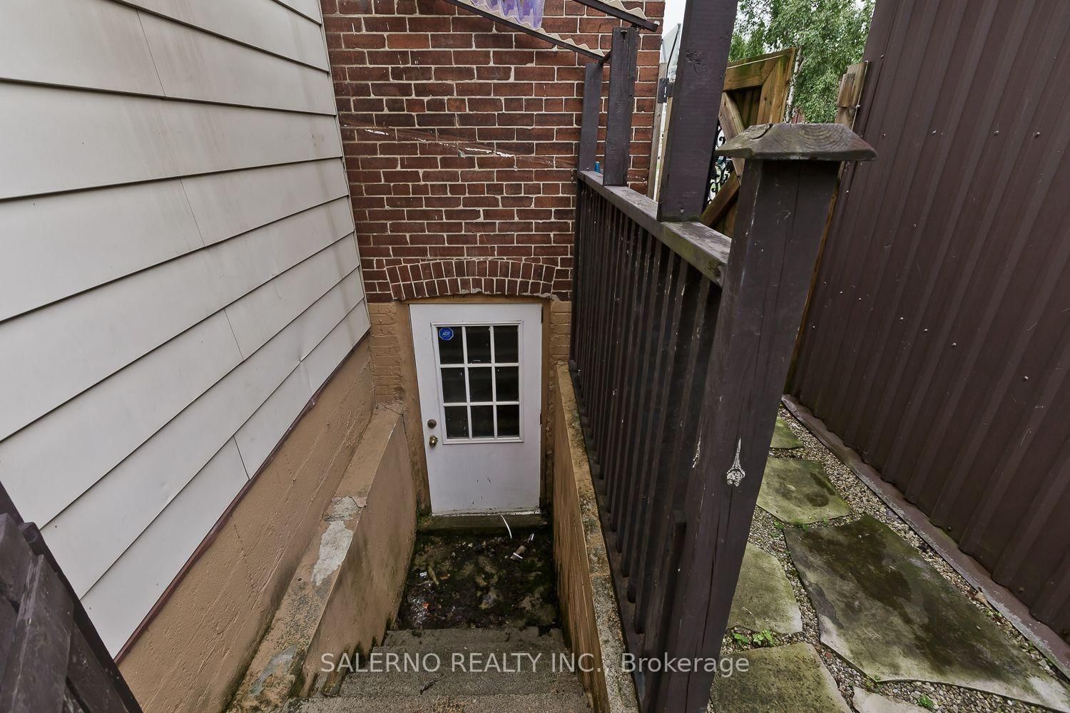 34 Fairfield Avenue • Toronto, ON photo 28