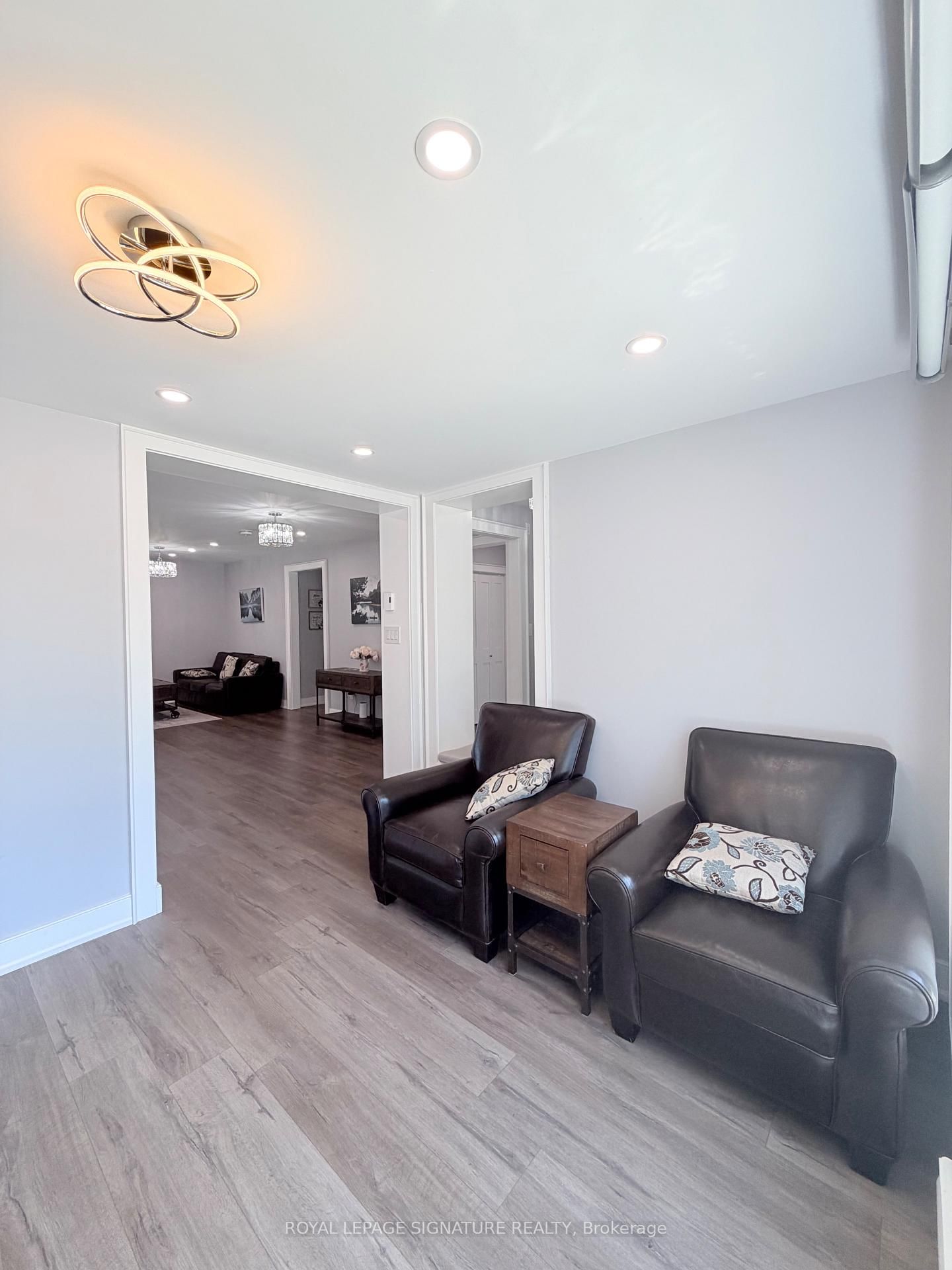 104 Great Oak Drive • Toronto, ON photo 16