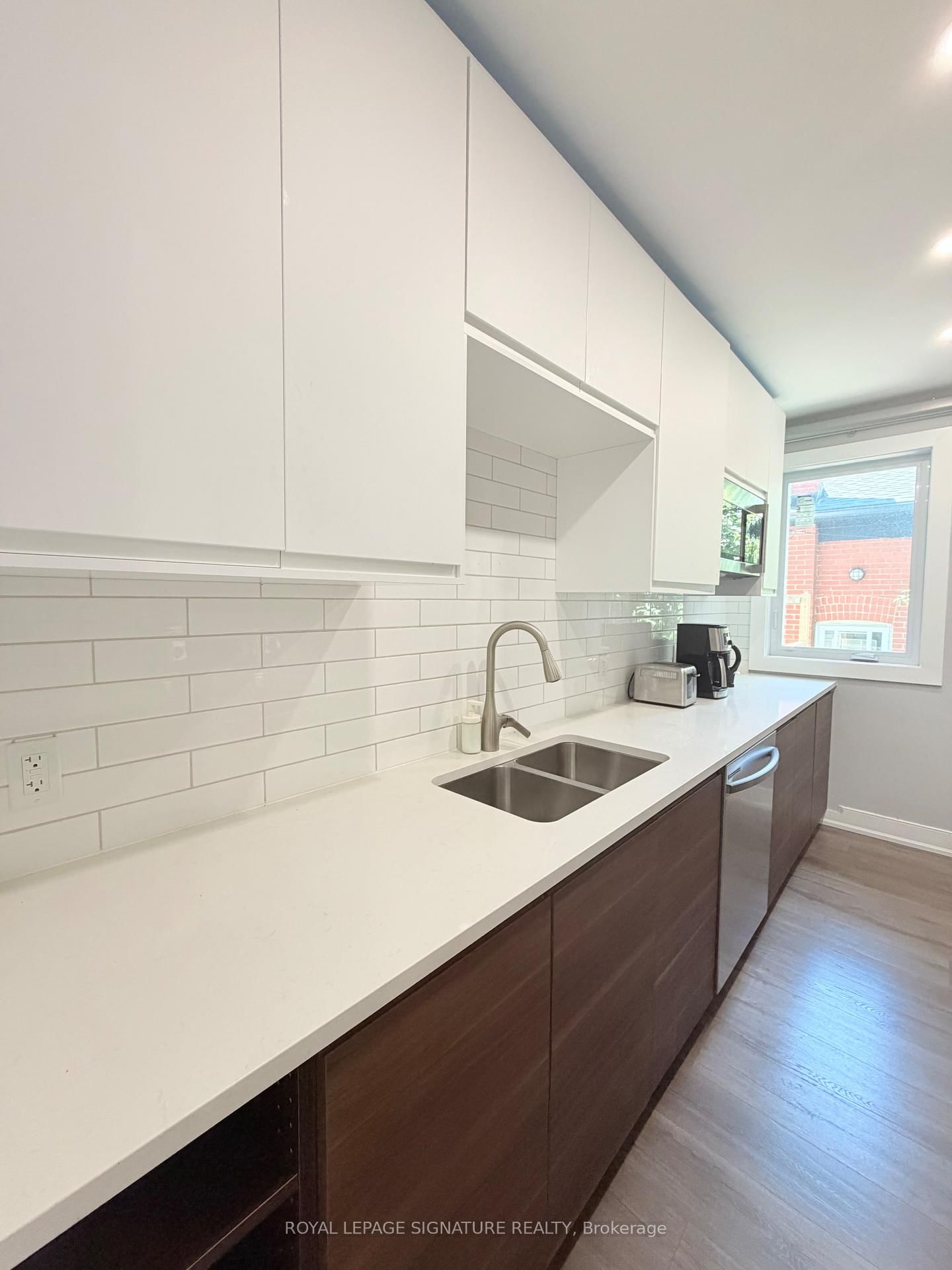 104 Great Oak Drive • Toronto, ON photo 18
