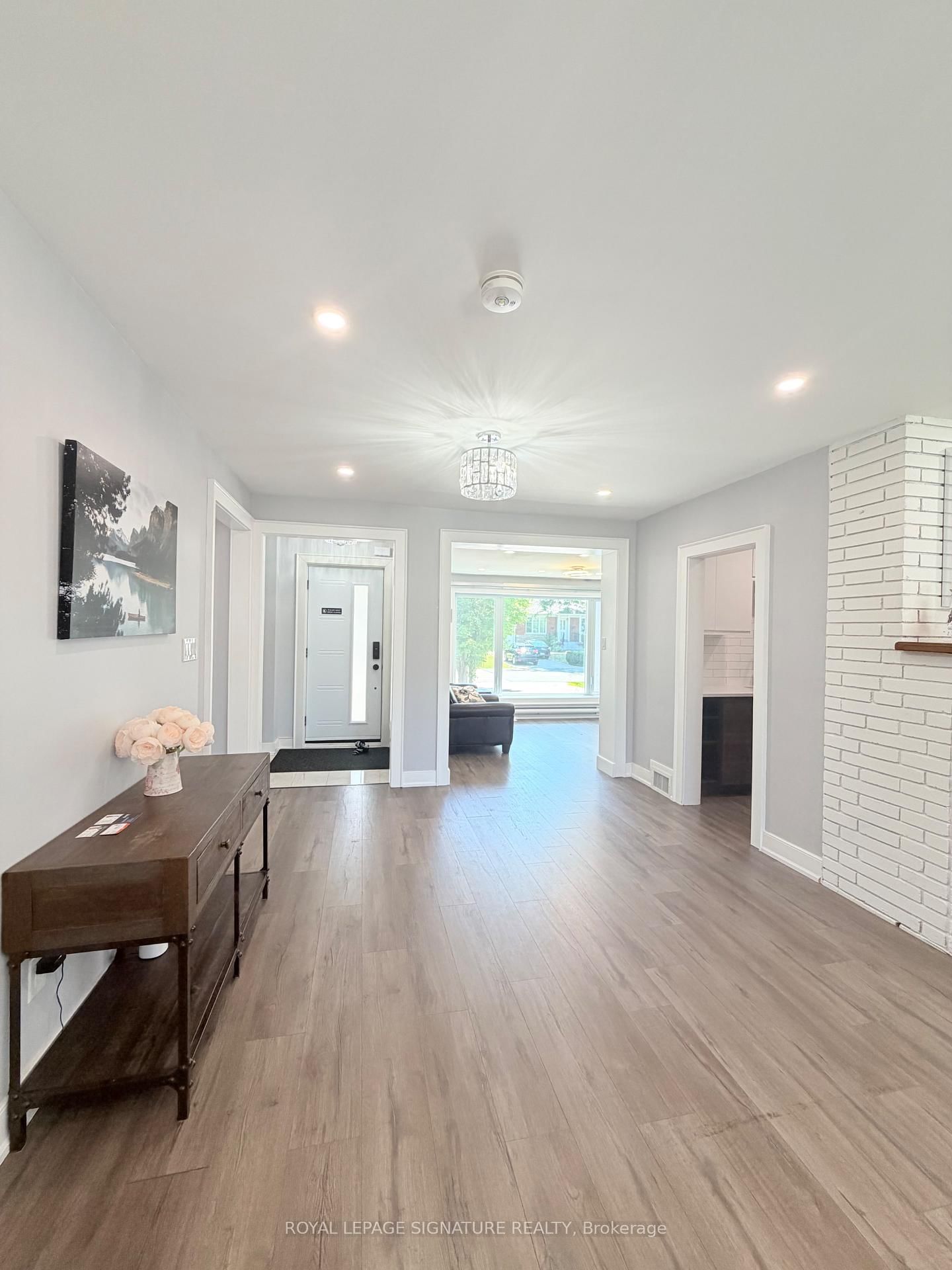 104 Great Oak Drive • Toronto, ON photo 6