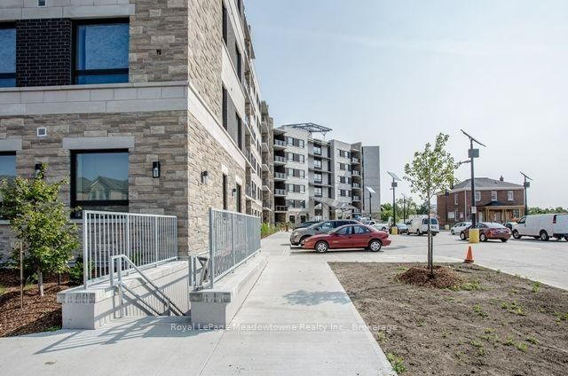 309 - 33 Whitmer Street