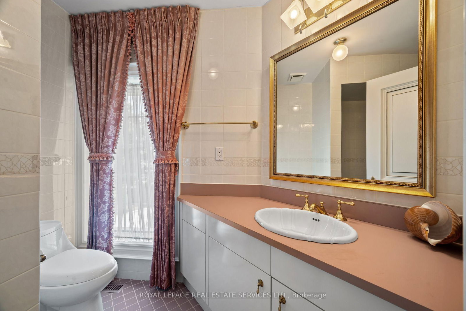 7 The Green Pines • Toronto, ON photo 28