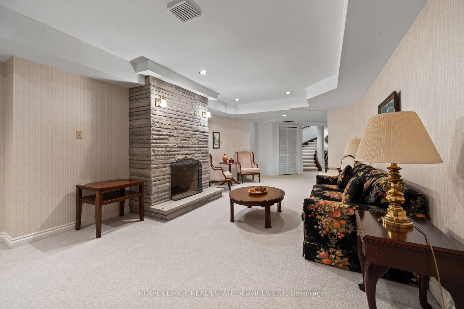 7 The Green Pines • Toronto, ON photo 38