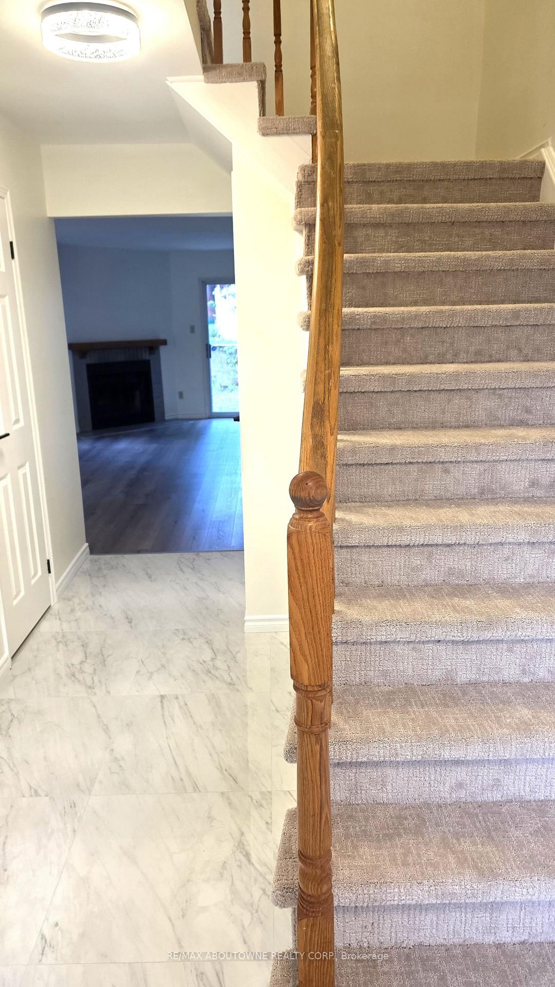 1329 Montclair Oakville,ON L6H 1Z3 — Photo 2