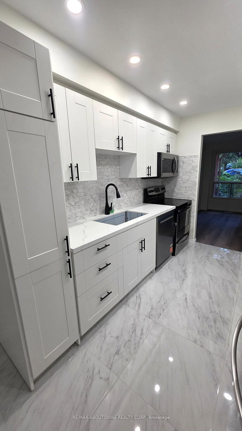 1329 Montclair Oakville,ON L6H 1Z3 — Photo 5