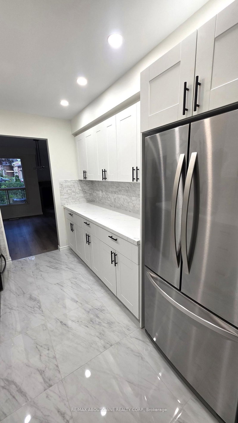 1329 Montclair Oakville,ON L6H 1Z3 — Photo 6
