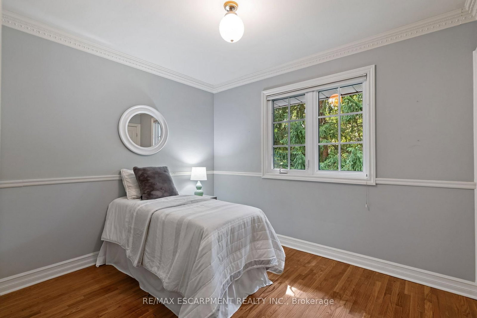 401 Cairncroft Road • Oakville, ON photo 15