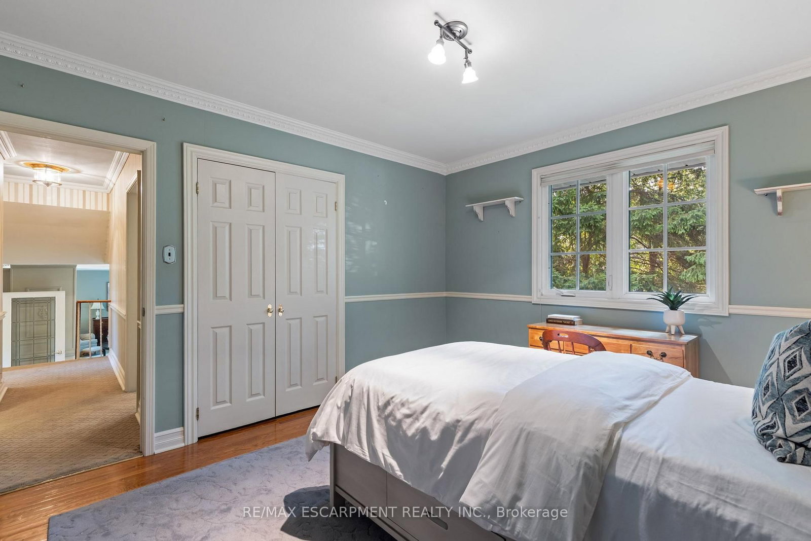 401 Cairncroft Road • Oakville, ON photo 17