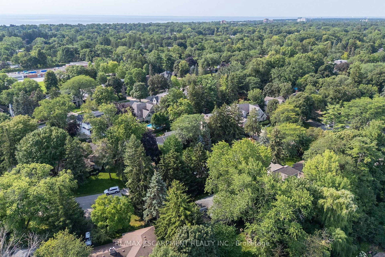 401 Cairncroft Road • Oakville, ON photo 32