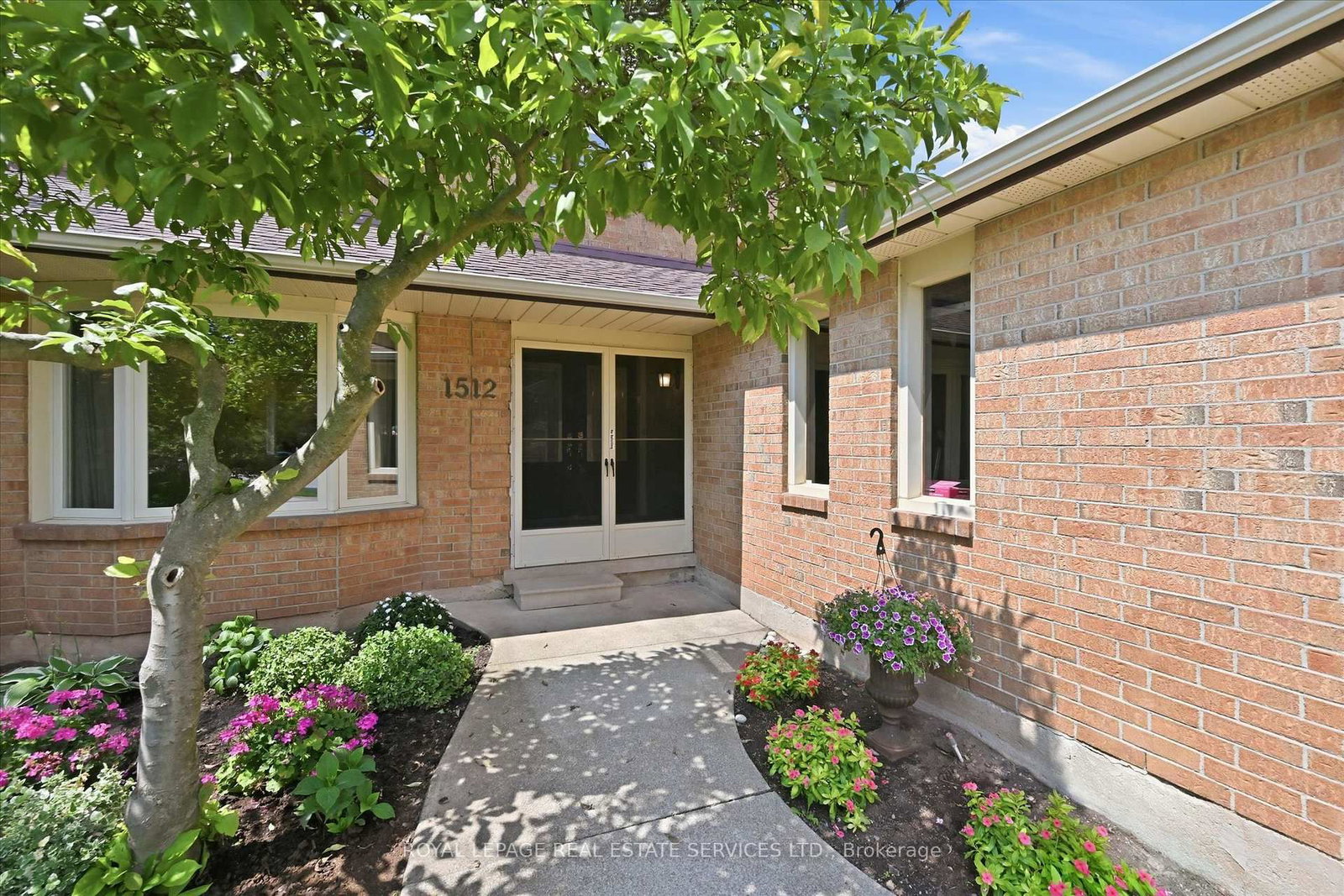1512 Princeton Crescent • Oakville, ON photo 3