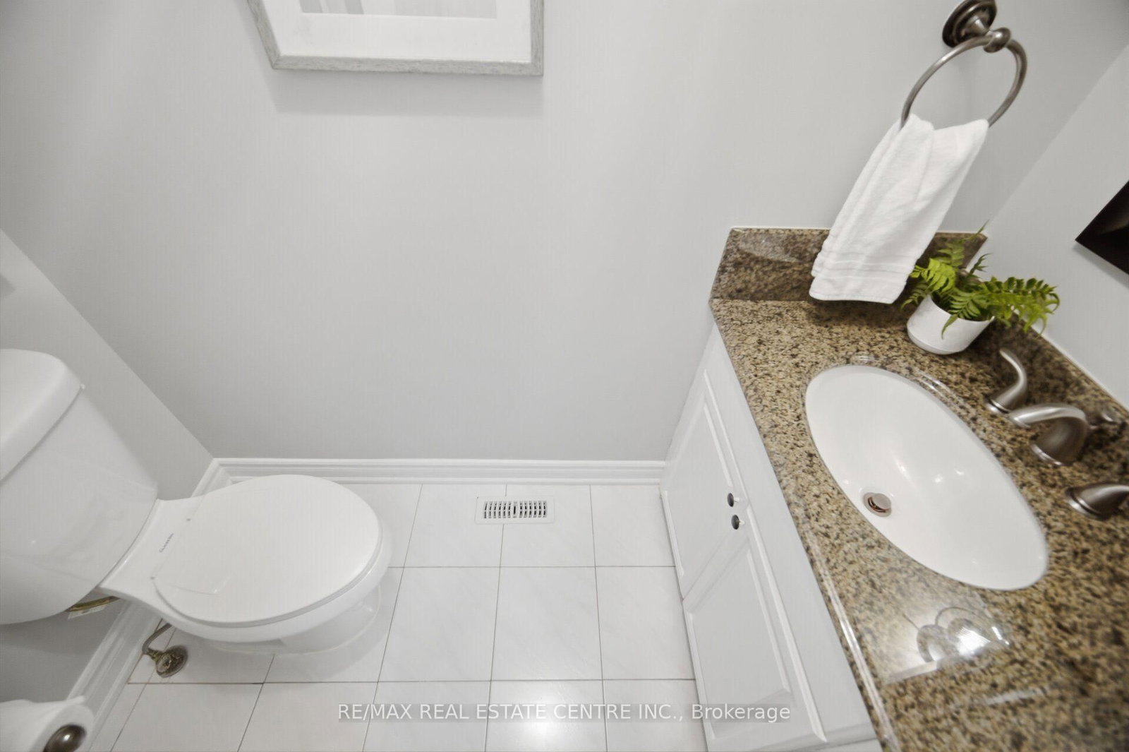 1558 Highbrook Avenue • Mississauga, ON photo 15