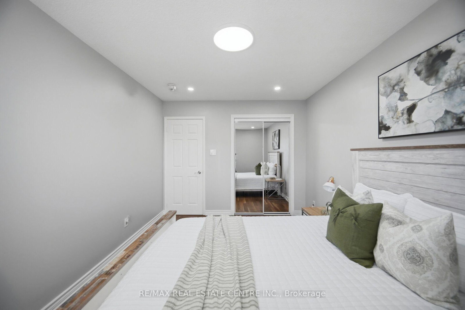 1558 Highbrook Avenue • Mississauga, ON photo 23