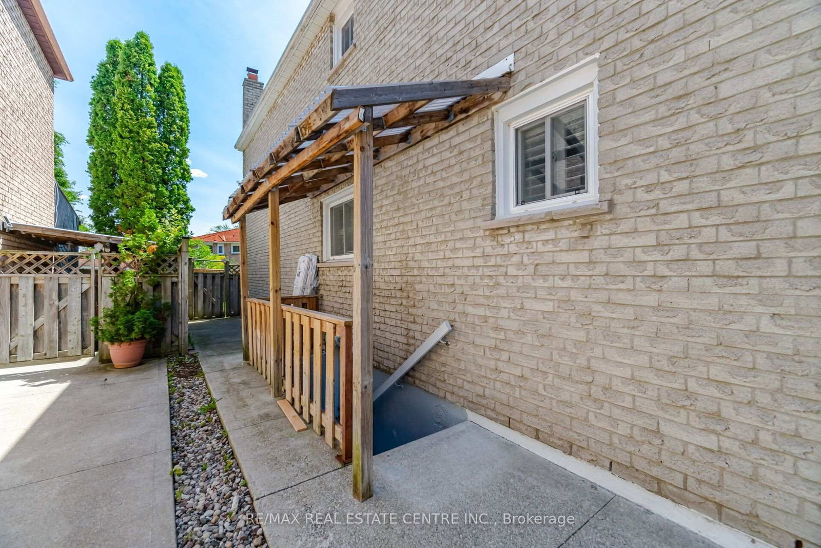 1558 Highbrook Avenue • Mississauga, ON photo 29