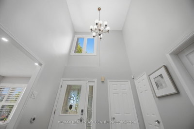 1558 Highbrook Avenue • Mississauga, ON photo 4