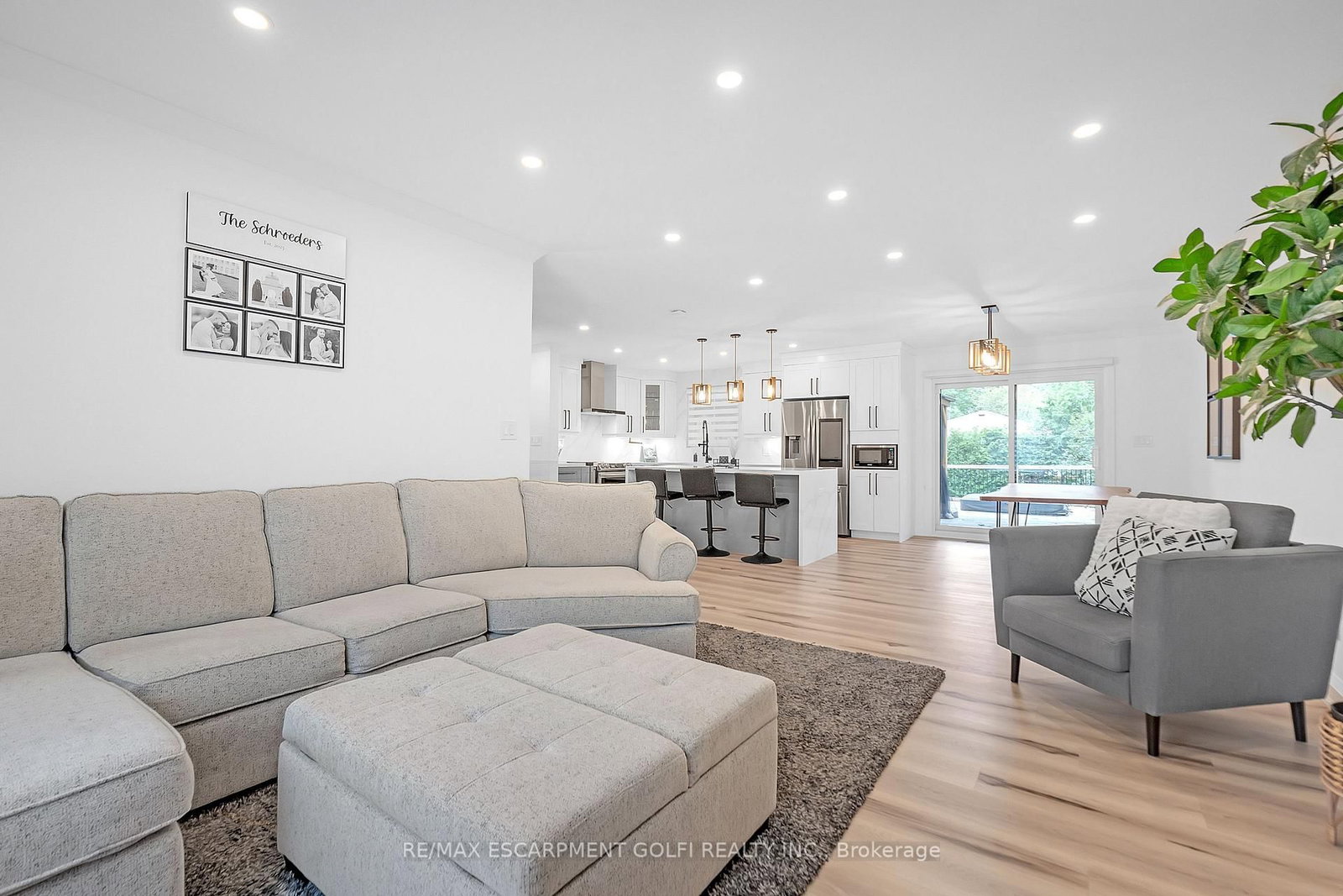 4236 Longmoor Drive • Burlington, ON photo 9