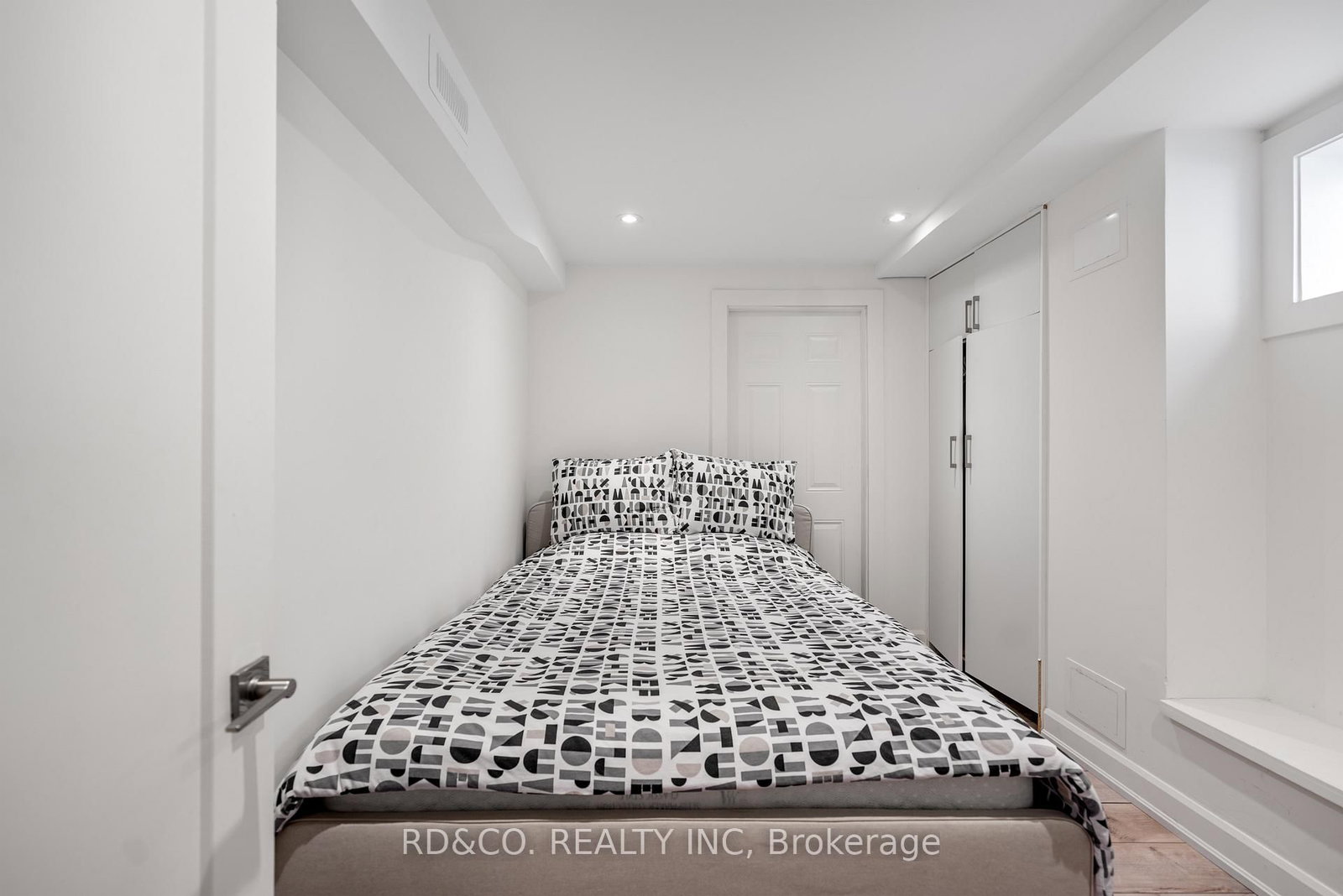 98 Hay Avenue • Toronto, ON photo 39