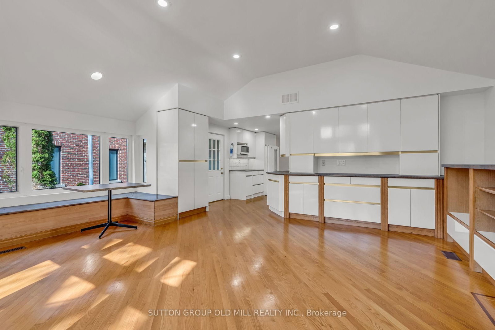 29 Robin Hood Road • Toronto, ON photo 13