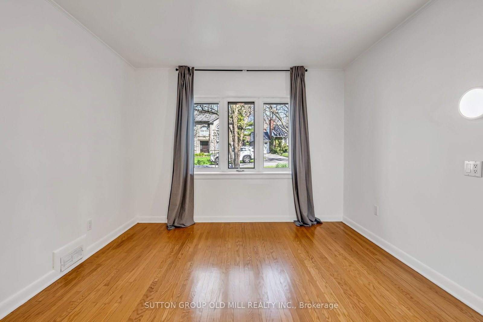 29 Robin Hood Road • Toronto, ON photo 16