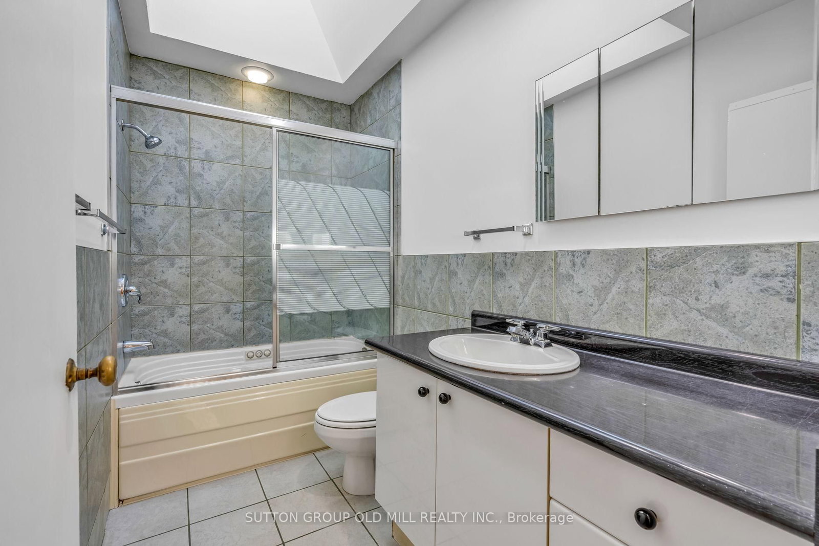 29 Robin Hood Road • Toronto, ON photo 19