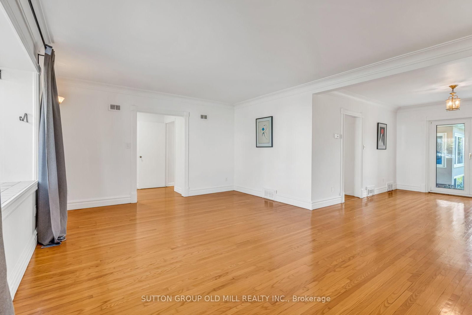 29 Robin Hood Road • Toronto, ON photo 6
