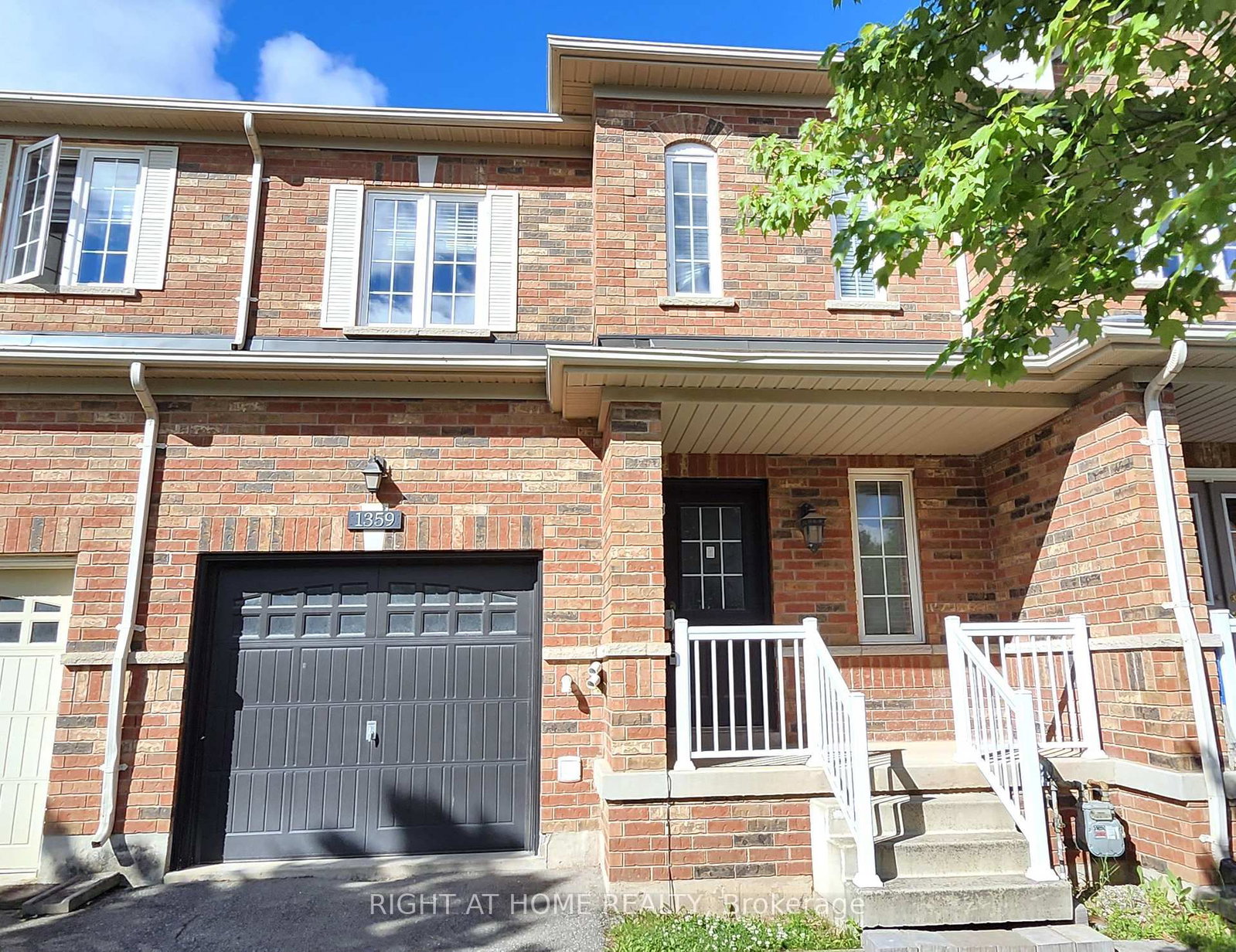 1359 Kestell Boulevard • Oakville, ON photo 2