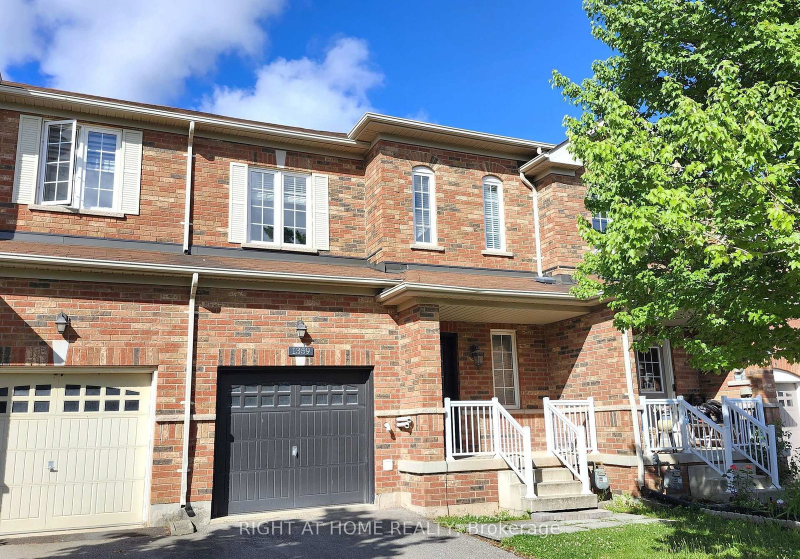 1359 Kestell Boulevard • Oakville, ON photo 3